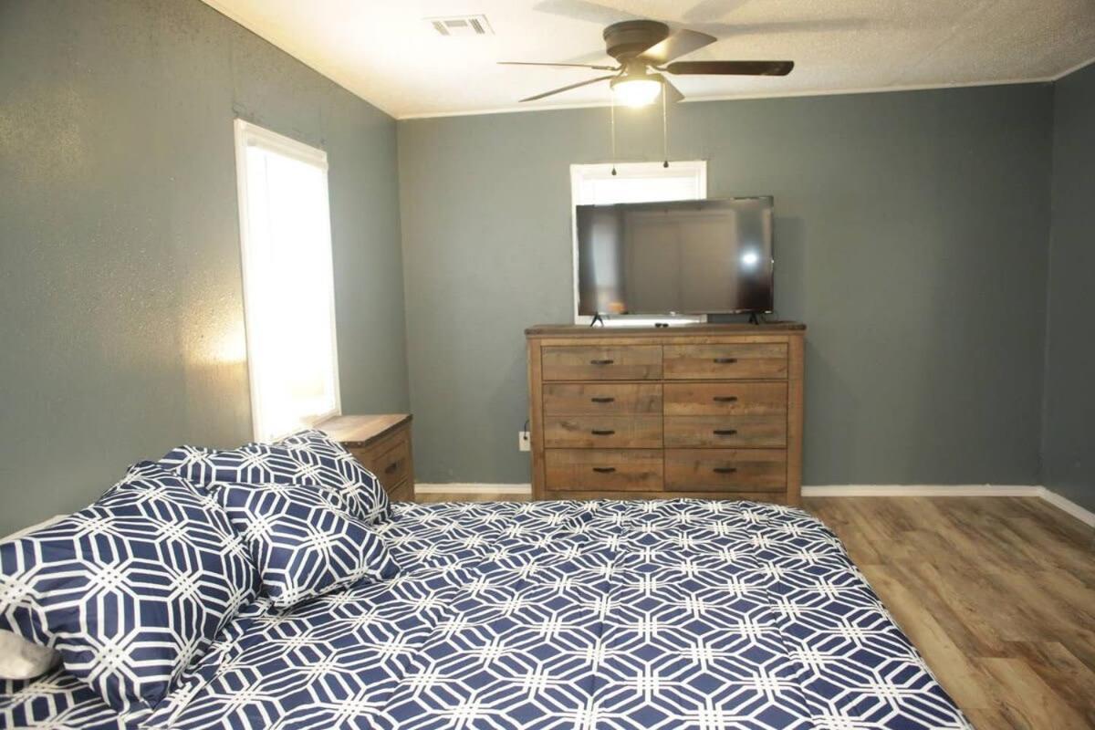 1 Bedroom With A Fireplace Close To Base Lawton Exterior foto
