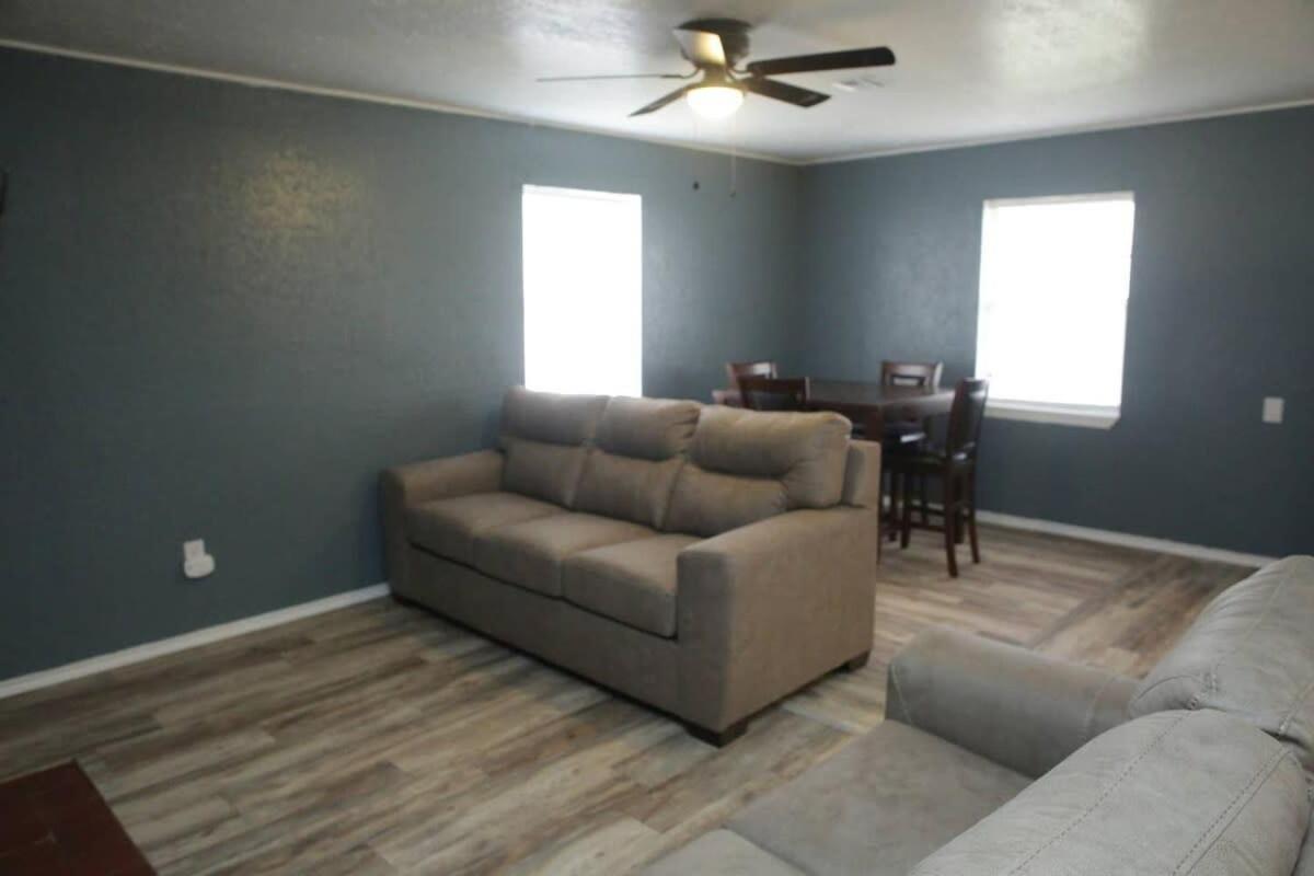 1 Bedroom With A Fireplace Close To Base Lawton Exterior foto