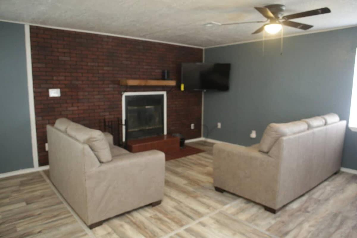1 Bedroom With A Fireplace Close To Base Lawton Exterior foto